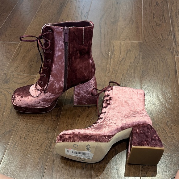 NEW Circus Velvet Lace-Up Ankle Boots in Burgundy- size 8.5 - Picture 4 of 6